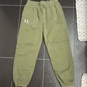 Women’s M Under Armour joggers
